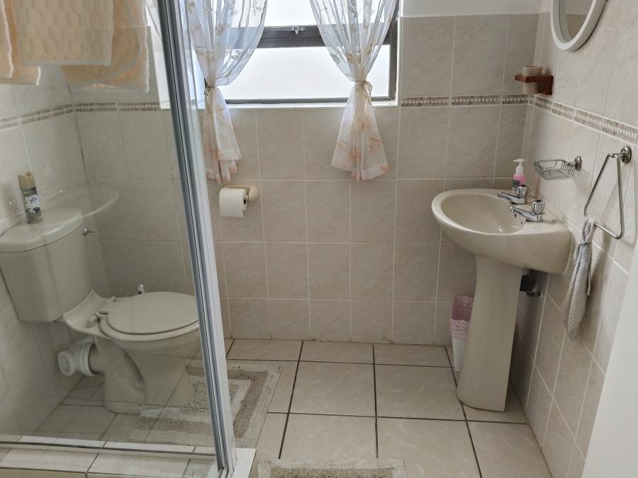 12 Bedroom Property for Sale in Paradise Beach Eastern Cape